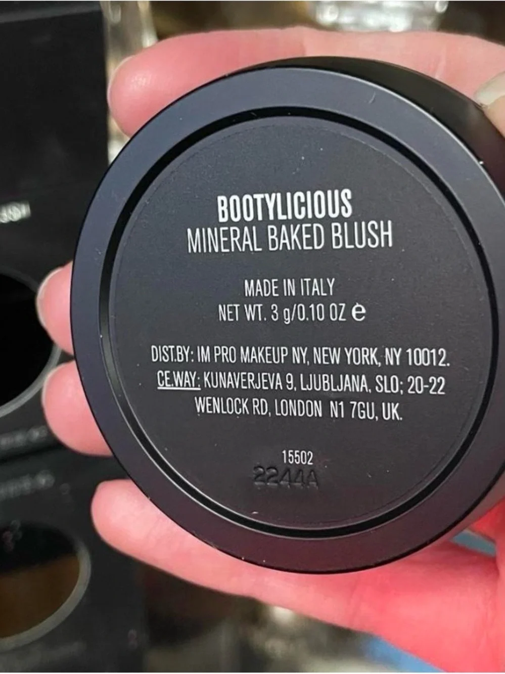 IL MAKIAGE Mineral Baked Blush — Peach Orange Marbled Shade Bootylicious